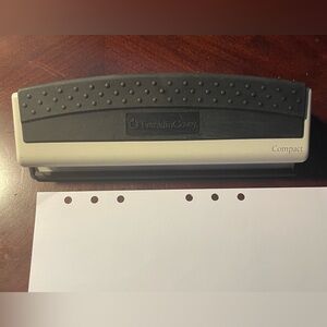 Franklin Covey Compact 6 Hole Document Punch *7th hole MISSING*